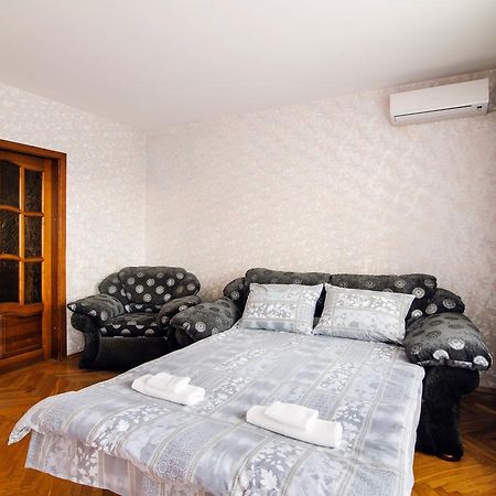 Rooms For Rent In The Mayakovskogo มินสก์ ภายนอก รูปภาพ